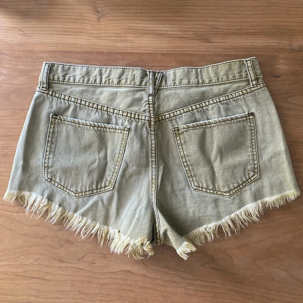 Free People We The Free Soft and Relaxed Cutoff in Moss (Size 29) - Picture 2 of 10